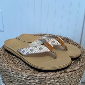 High Tide Comfort Summer Tan and Cream Flip Flops - 11 - Good Condition